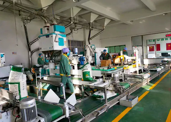 Máquina de ensacar semi automática para el bolso material a granel 20-50kg en industria del pienso